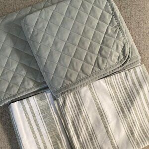 NWOT Jennifer Adams Green and White King Quilted and Regular Pillow Shams, 4 Pc